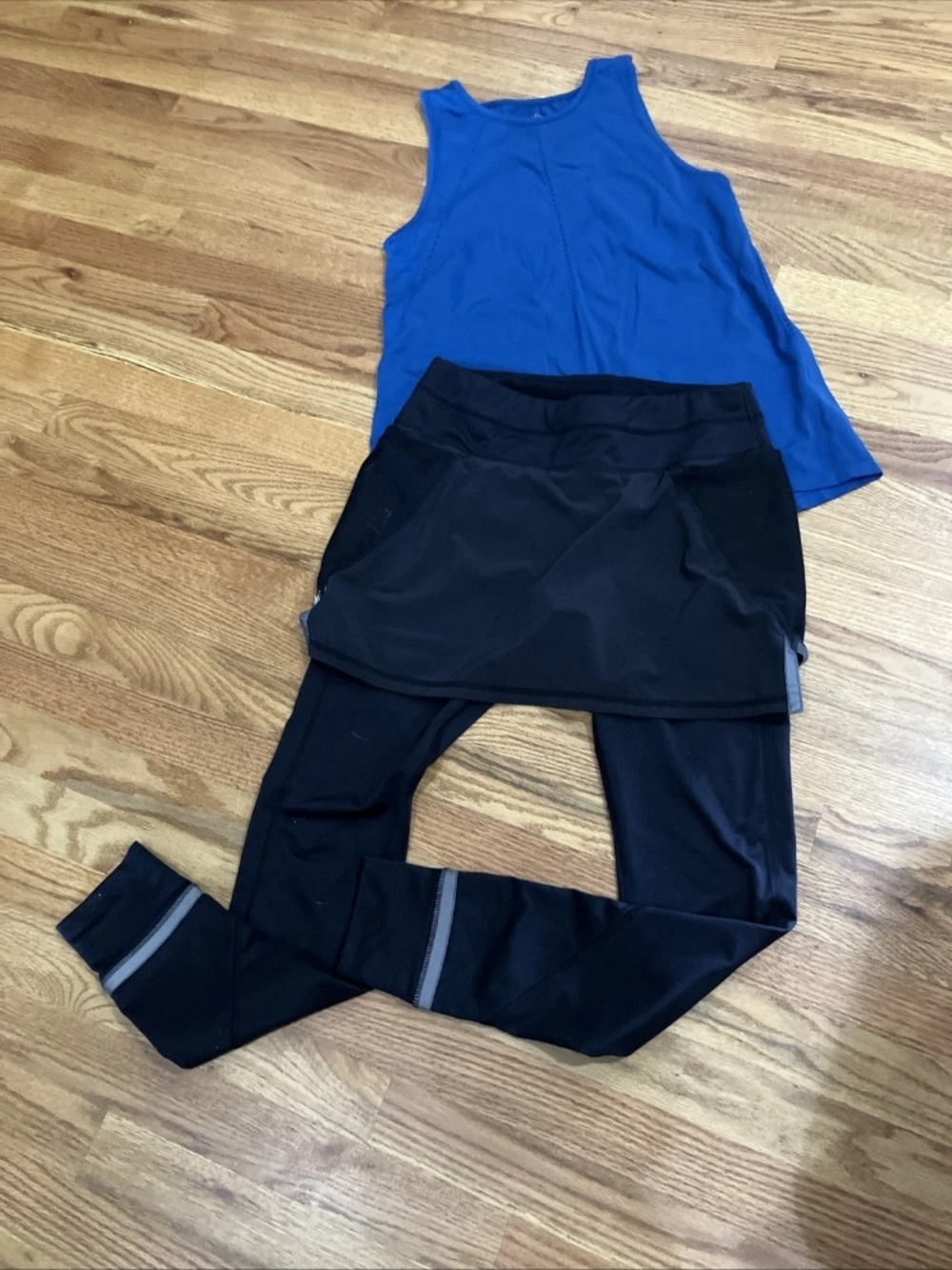Athleta Women's Powder Peak 2-1 Skirt Sz S And Foothills Split back Tank S EUC